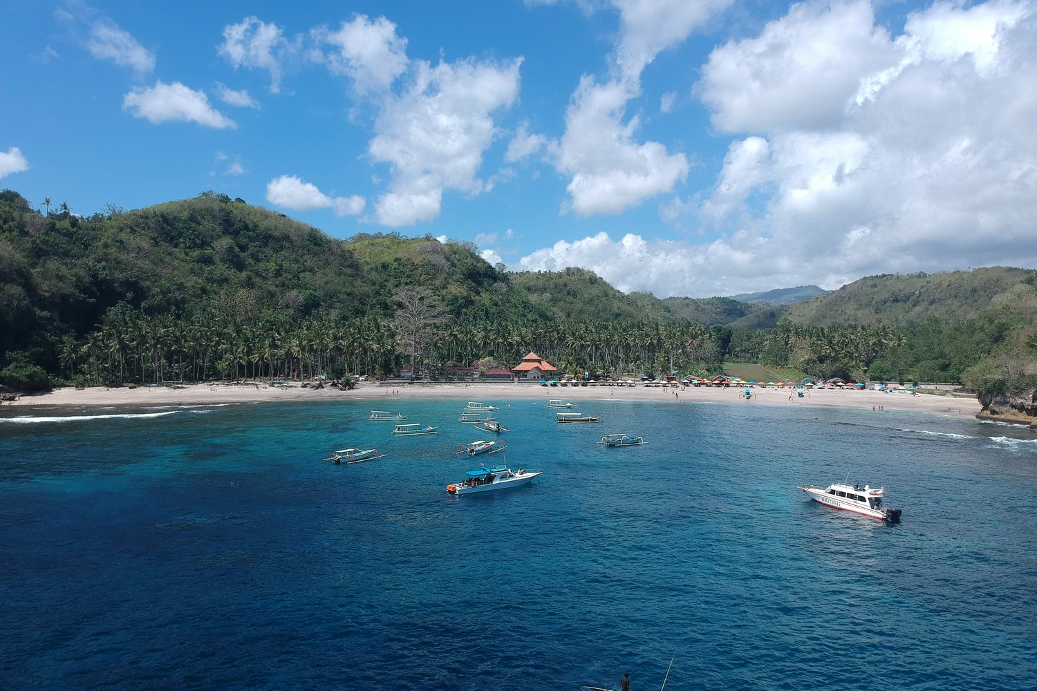佩尼達島 Crystal Bay 浮潛灣區與快艇