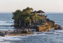 峇里島海神廟 Tanah Lot 黃昏時的海上廟宇與退潮步道
