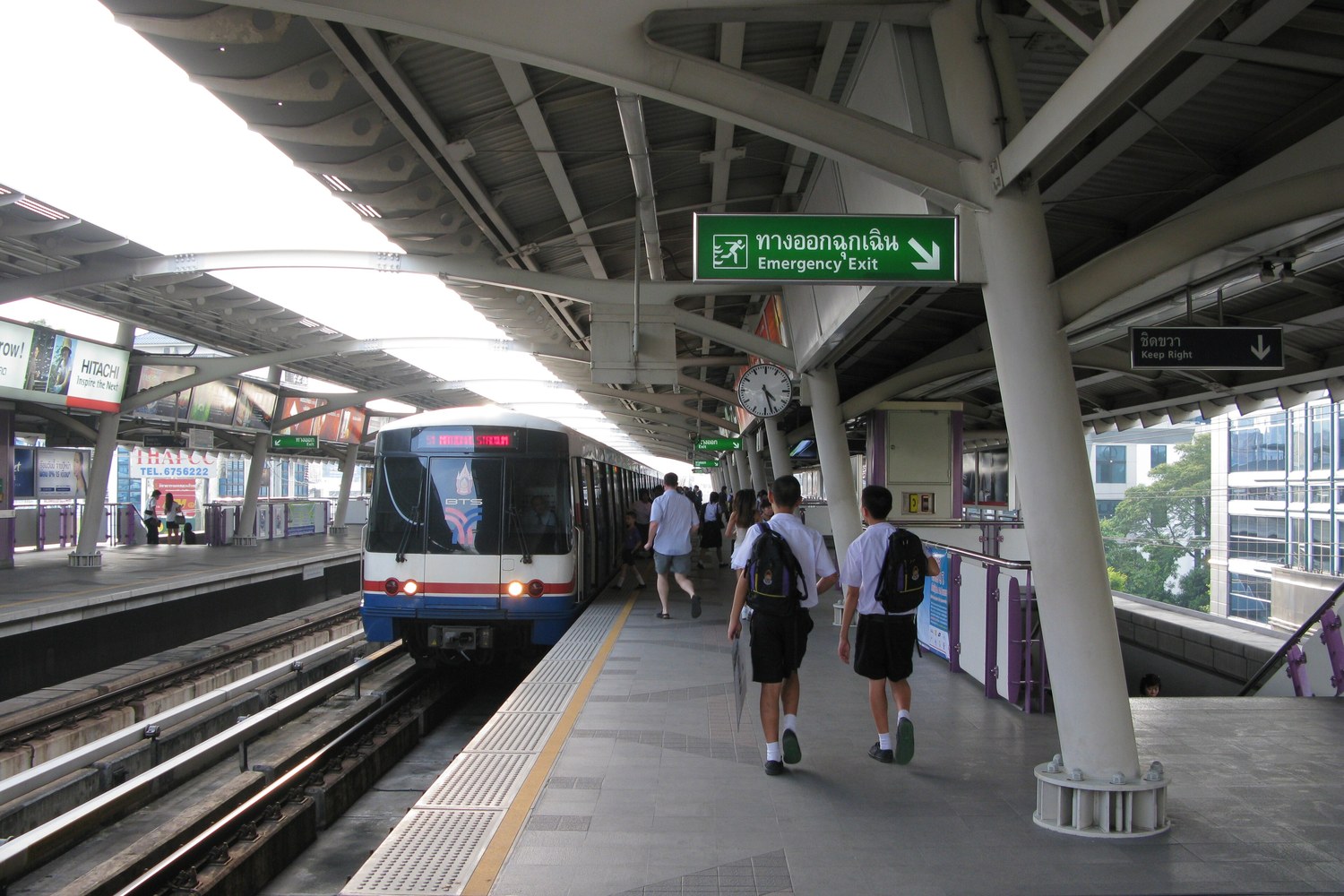曼谷 BTS 空鐵月台與電車