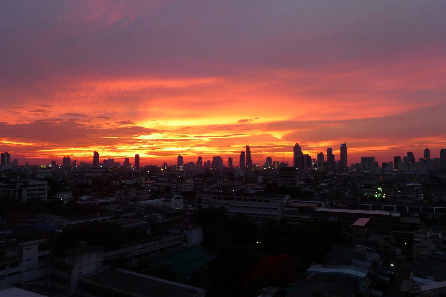 曼谷市區天際線與夕陽景色