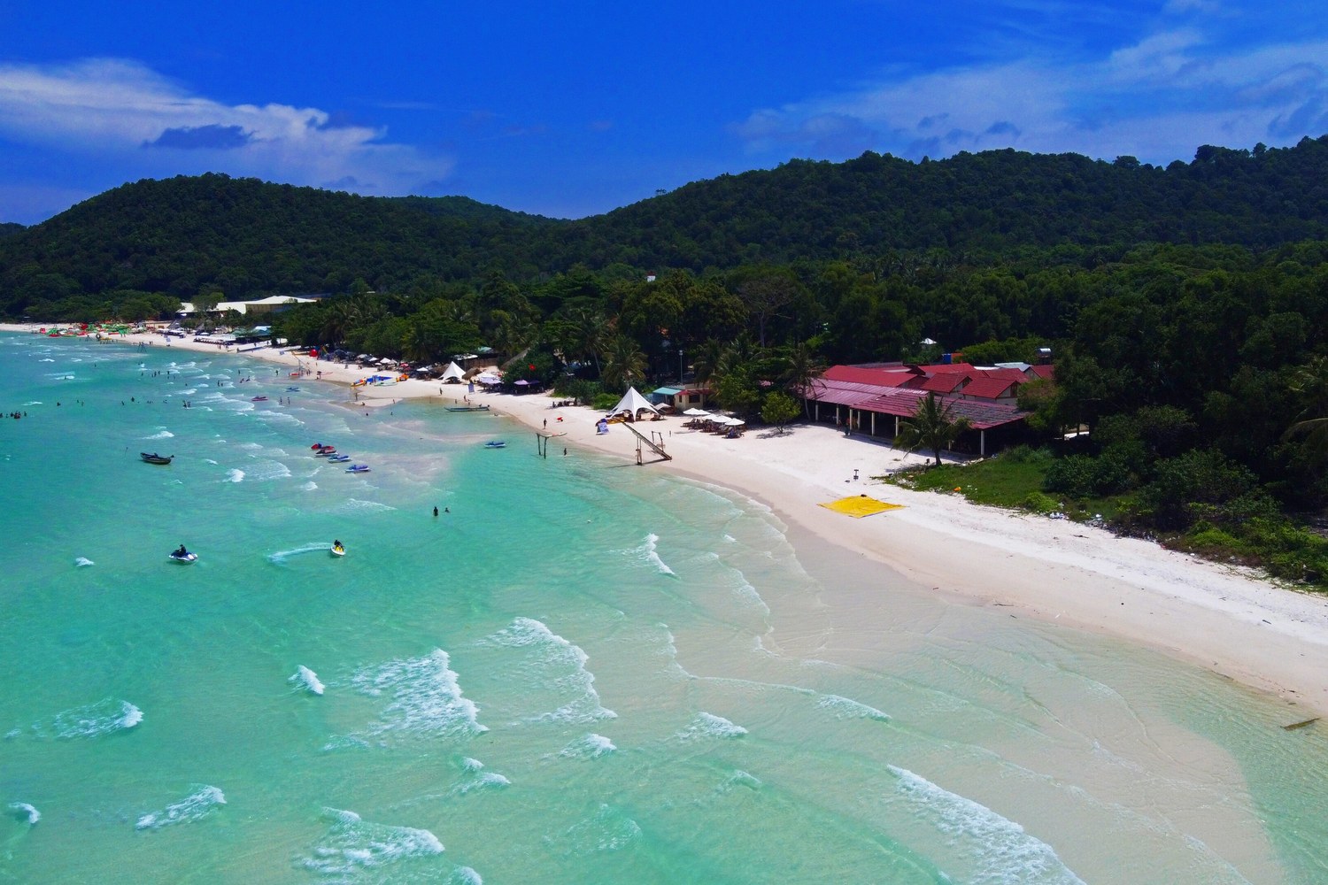 富國島南端 Sao Beach 的白沙與碧綠海水