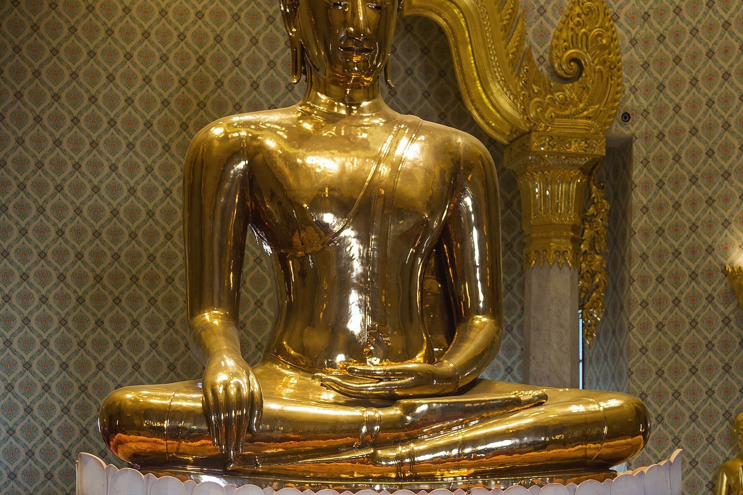 金佛寺內的純金坐佛