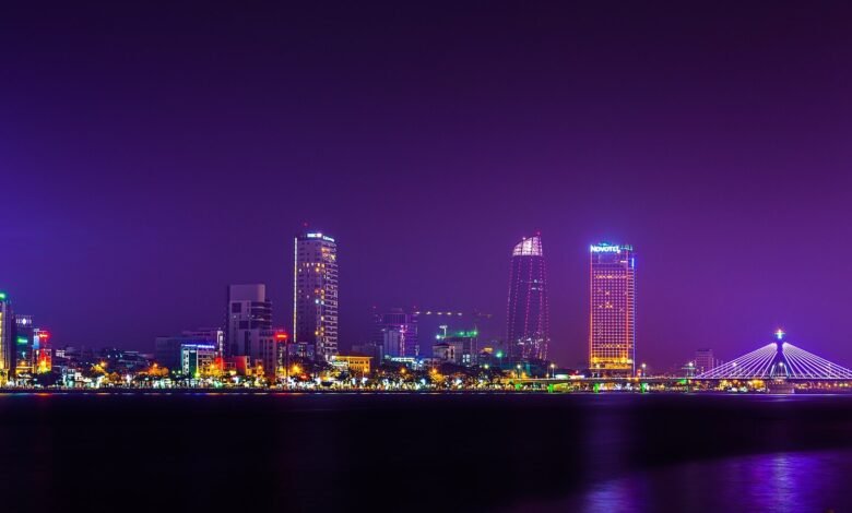 峴港韓江夜晚城市天際線